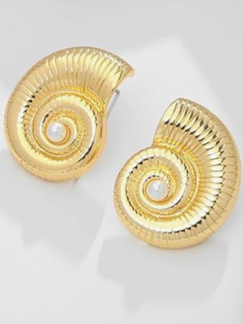 NWOT Golden Seashell Stud Earrings